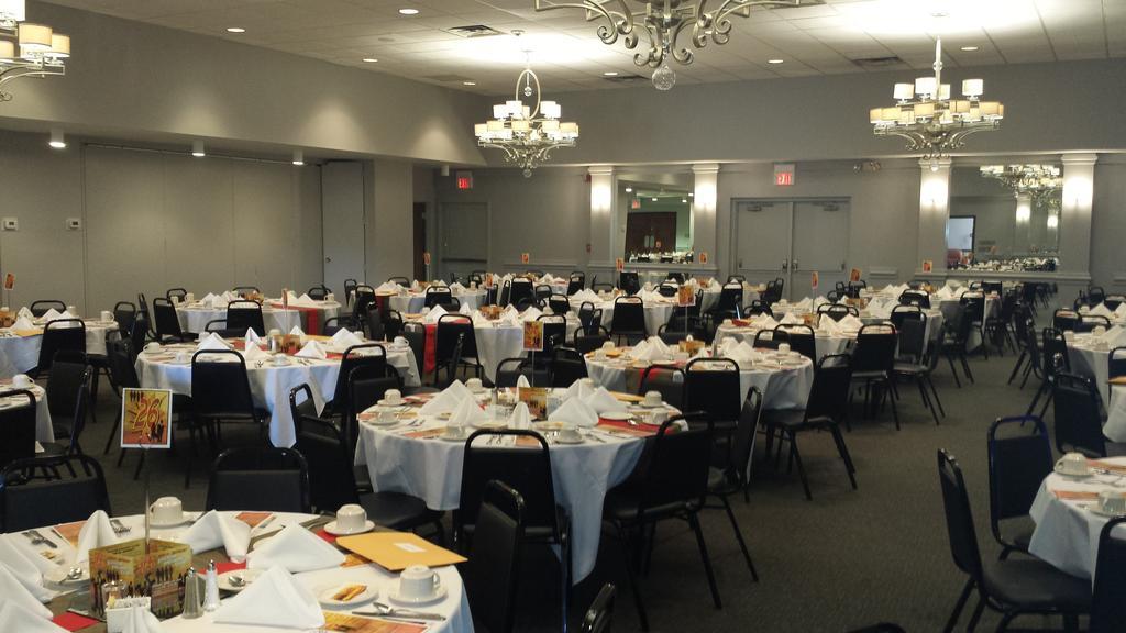 Garden Hotel And Conference Center South Beloit Экстерьер фото