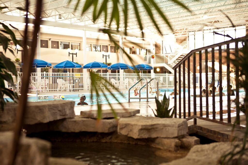 Garden Hotel And Conference Center South Beloit Экстерьер фото