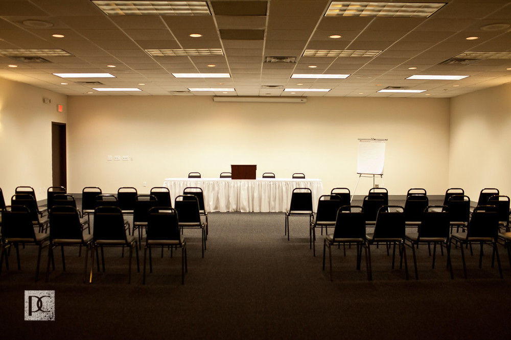 Garden Hotel And Conference Center South Beloit Экстерьер фото